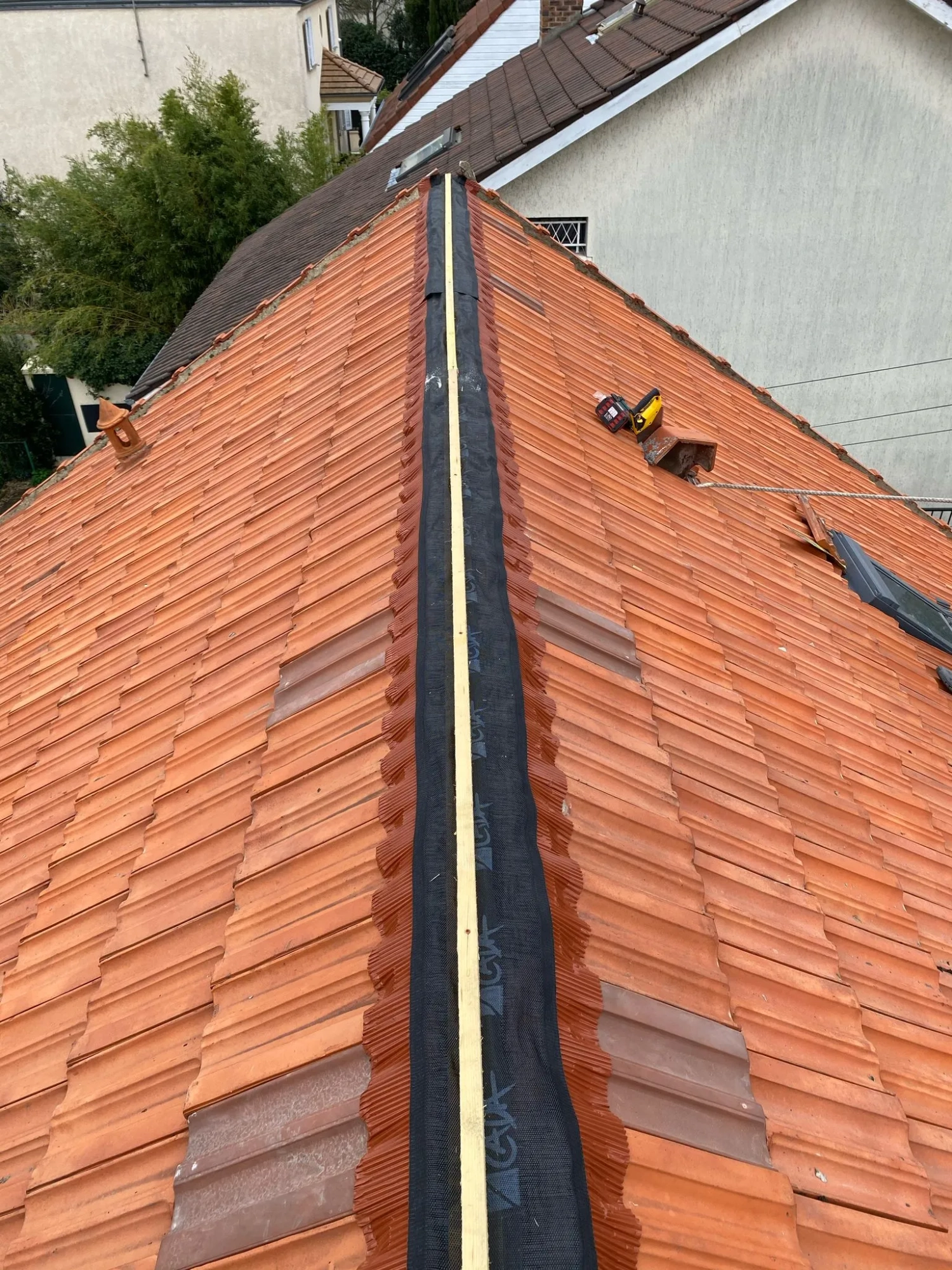 Travaux de recherche de fuite réalisés par MFC Couverture