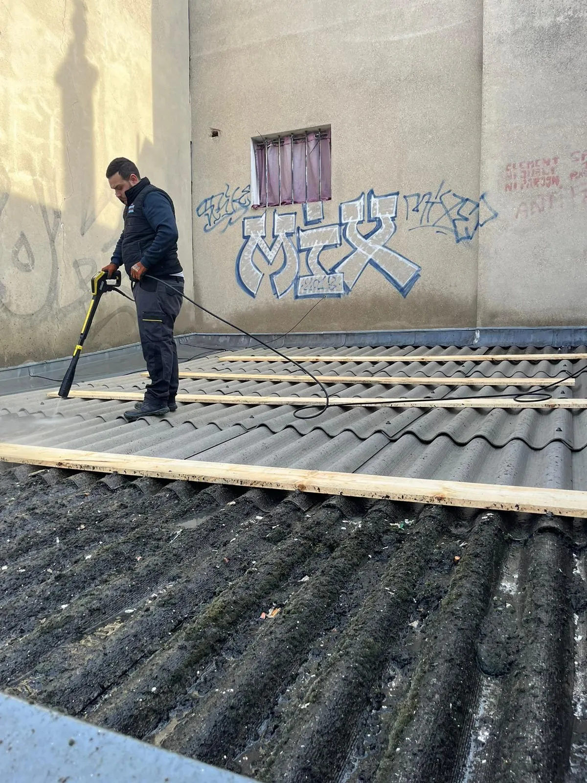 Travaux de entretien & démoussage réalisés par MFC Couverture
